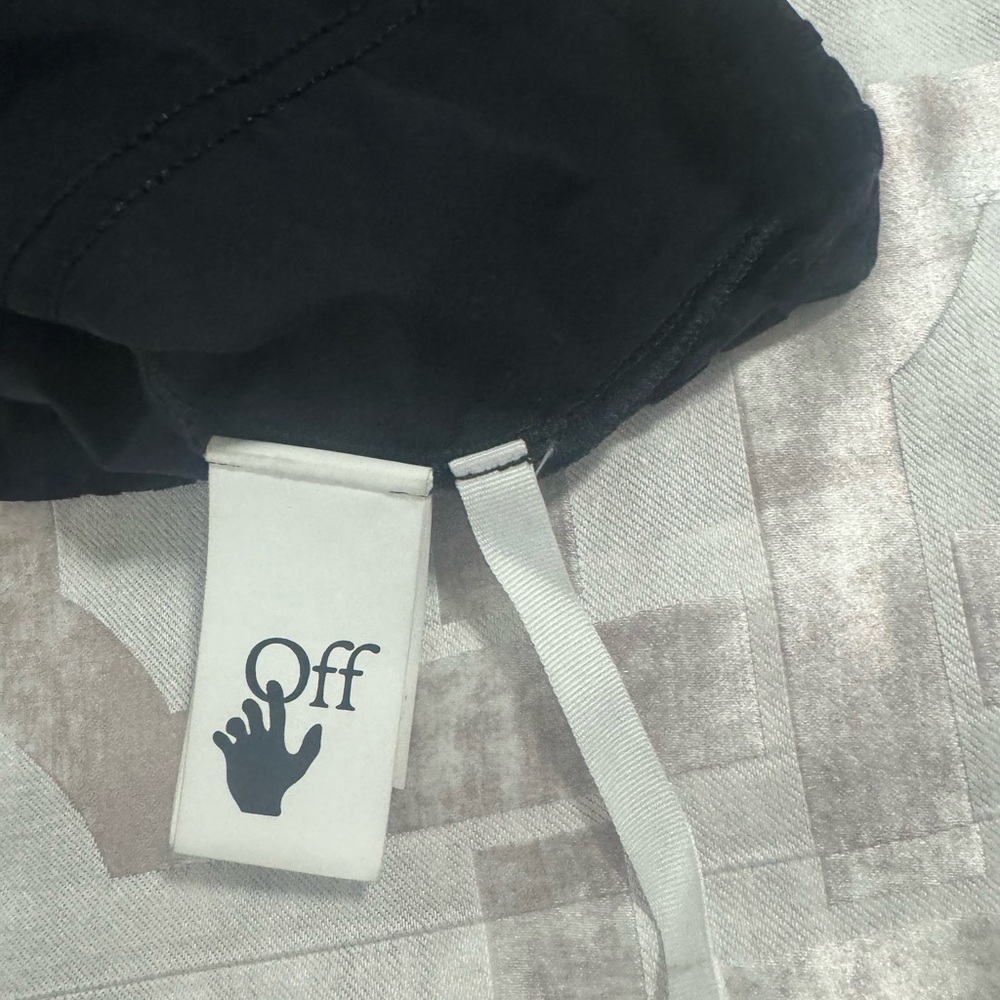 Authentic Off-white semi velvet top - Picture 3 of 5